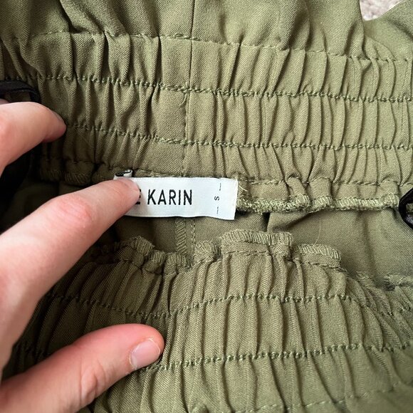 Green Grace Karin Cropped Paper Bag Waist Pants with Pockets - Picture 3 of 3